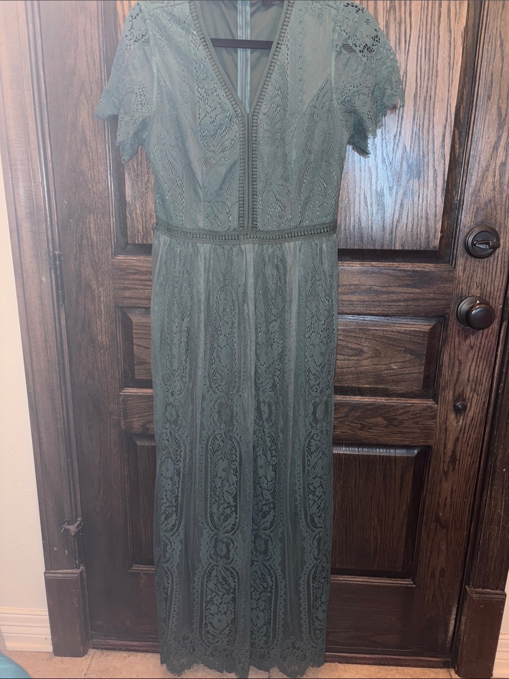 Elegant Lace Maxi Dress in Hunter Green